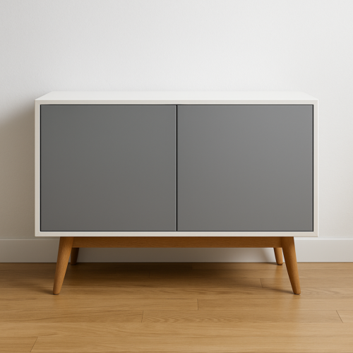 Aparador con puertas lisas revestidas en vinilo gris nimbus. Mueble de diseño nórdico con patas de madera clara, ideal para decoraciones minimalistas o espacios sobrios.