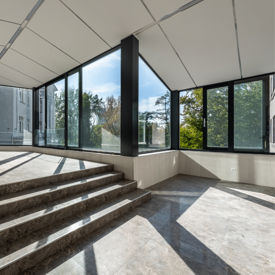 lámina solar cerámica Reflectiv IR 80 aplicada en ventana de vivienda con luz natural
